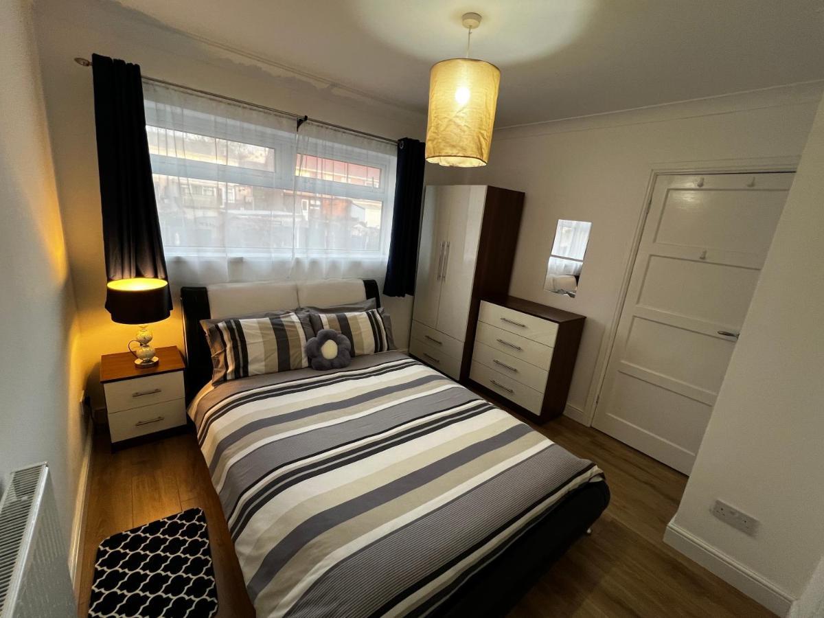 Springfield House- Near Newcastle Centre, Hospital And Keele University! Stoke-on-Trent Ngoại thất bức ảnh
